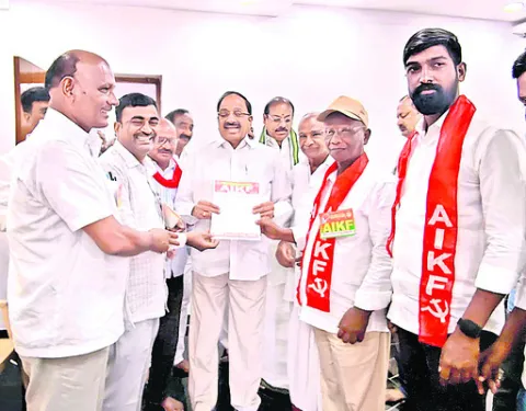 ‘రైతులను ఆదుకోవాలి’