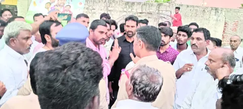 లక్కిరెడ్డిపల్లెలో టెన్షన్‌..టెన్షన్‌.. 