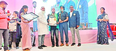 నేషనల్‌ స్టార్స్‌ ఎక్సలెన్స్‌అవార్డుకు ఎంపిక 
