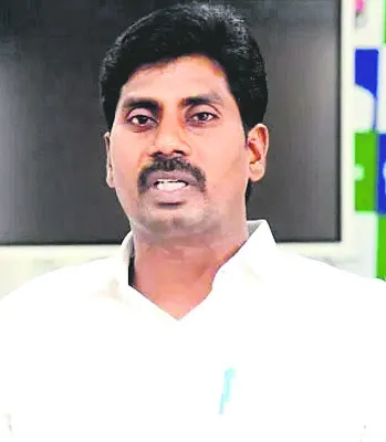 అప్రజాస్వామికంగా  వ్యవహరిస్తున్నారు.. 
