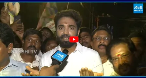 YSRCP Leaders Protest At Rajahmundry Central Jail Over Midhun Reddy illegal Arrest 1