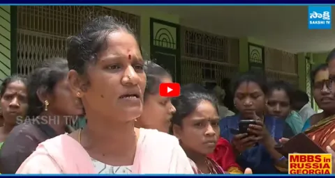 Women Protest In Srikakulam For Thalliki Vandanam Scheme Funds 1