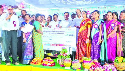 మహిళల ఆర్థికాభివృద్ధికి ప్రభుత్వం కృషి 