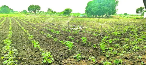 లోటు దిశగా..
