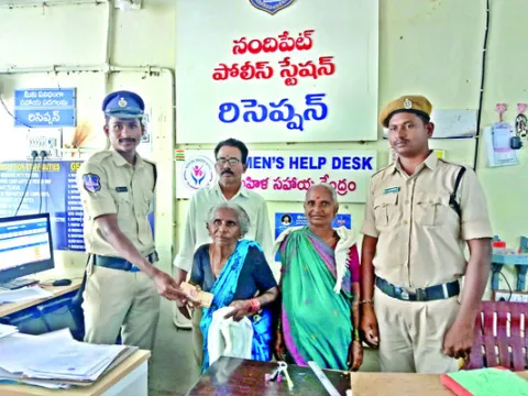 పోగొట్టుకున్న డబ్బులు అందజేత