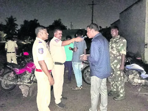 ● వన్‌టౌన్‌ సీఐ ఇంద్రసేనారెడ్డి 
