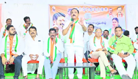 కార్యకర్తలను విస్మరిస్తే గాంధీభవన్‌ను ముట్టడిస్తాం 
