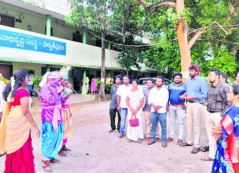 వ్యాధులపై అవగాహన కల్పించేందుకే కళాజాతా