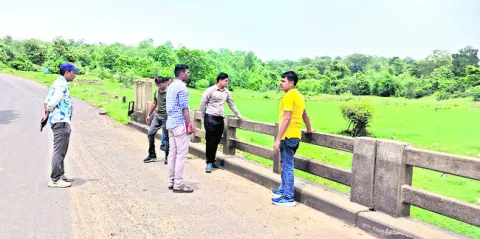 గోదావరి ముంపు ప్రాంతం పరిశీలన