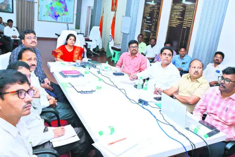 విపత్తు నిర్వహణ సంస్థలను అప్రమత్తం చేయాలి
