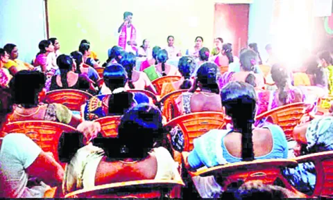 ఫిక్స్‌డ్‌ వేతనం నిర్ణయించాలి