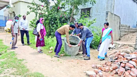 నీరు నిల్వ ఉండకుండా చూడాలి 