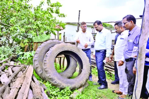 పరిసరాల శుభ్రతపై  అవగాహన కల్పించాలి 