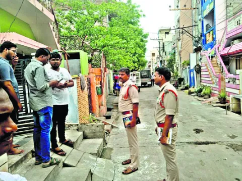 రెండు ఇళ్లలో చోరీ