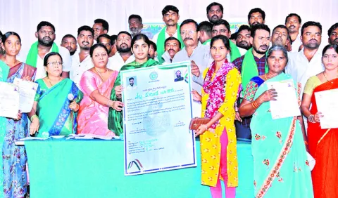 నిరుపేదలందరికీ రేషన్‌ కార్డులు అందిస్తాం..
