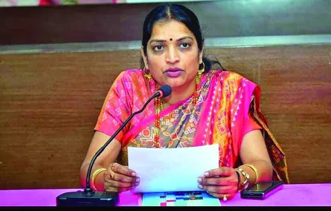 హోం మంత్రికి  దళితుల పట్ల బాధ్యత లేదా? 