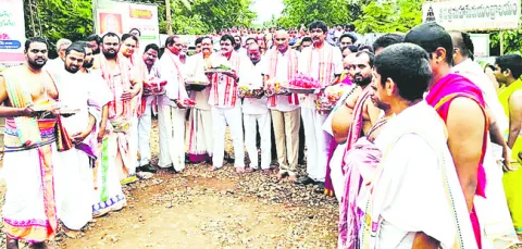అమ్మవారి సన్నిధికి వెంకన్న సారె
