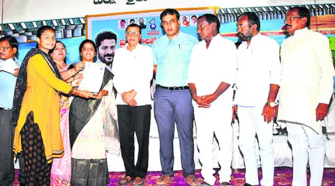 రేషన్‌కార్డుల కల.. నెరవేరిన వేళ