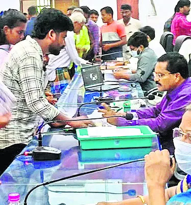 నిబంధనలు పాటించని కళాశాలలపై చర్యలు తీసుకోండి