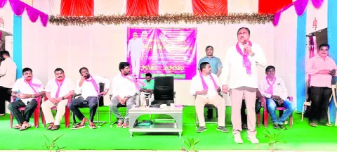 కాంగ్రెస్‌ ప్రభుత్వంలో రైతుల అరిగోస