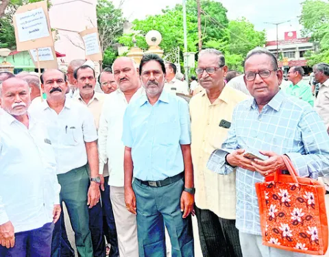 ఉద్యోగుల్లో తీవ్ర అసంతృప్తి 
