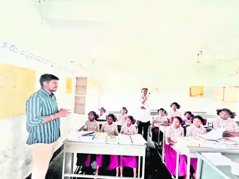 విద్యార్థులకు అర్థమయ్యేలా బోధించాలి