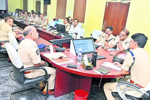 నేరాలను నియంత్రించాలి