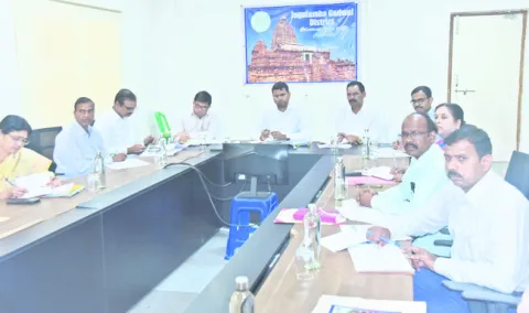 హాస్టల్‌ విద్యార్థులకు నాణ్యమైన భోజనం 