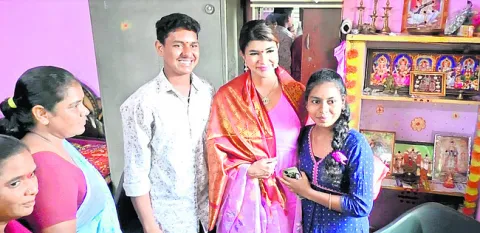 నేను సైతం ద్వారా మహిళకు ఇంటి నిర్మాణం