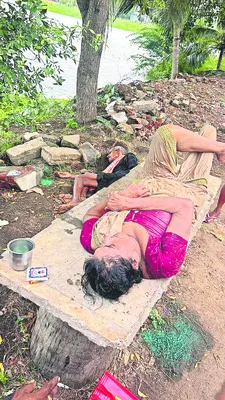 వృద్ధ దంపతుల ఆత్మహత్యాయత్నం 