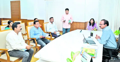 రైతులకు సకాలంలో ఎరువులందాలి 