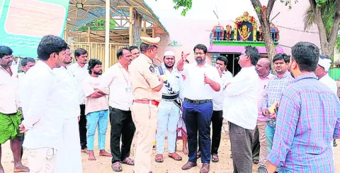 ఉత్సవాలకు ఏర్పాట్లు పూర్తి చేయండి 
