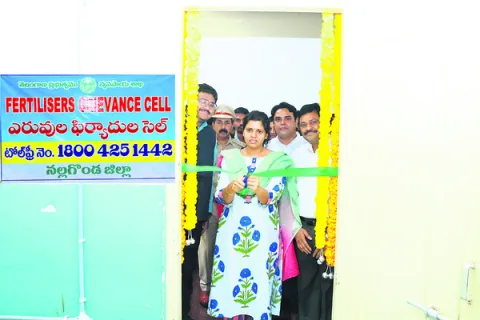 ఎరువుల కొరత లేదు : కలెక్టర్‌