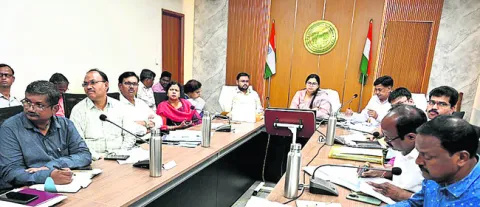 ‘ఇందిరమ్మ’కు ఇబ్బందులు లేకుండా చూడాలి