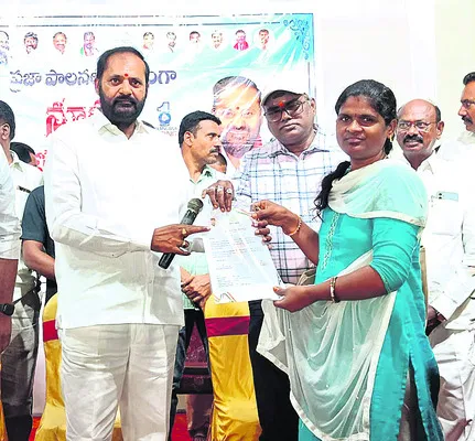 అర్హులందరికీ రేషన్‌కార్డులు 