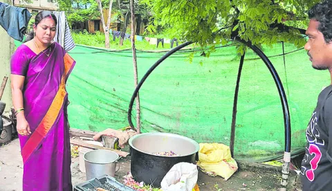 ఇదేం భోజనం.. ఇవేం సౌకర్యాలు?