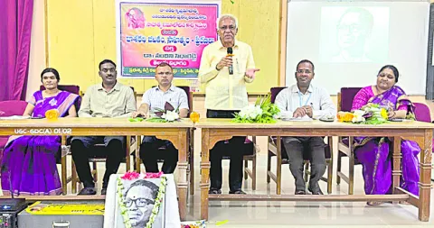 దాశరథి జీవితం యువతకు స్ఫూర్తి 
