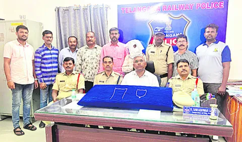 మిత్రులకు బెయిల్‌ ఇప్పించేందుకు.. 