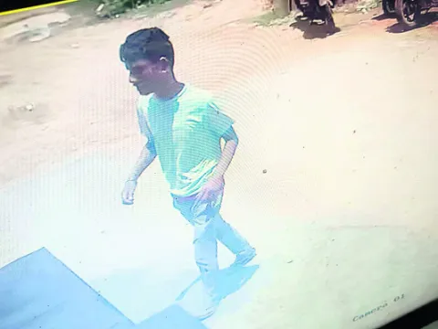 నిందితుని ఆచూకీ తెలిపితే రూ. 5లక్షలు నజరానా