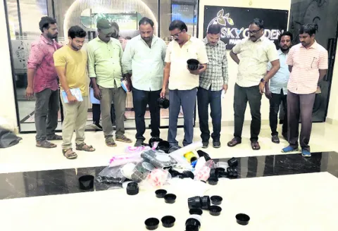 కొత్త రెస్టారెంట్‌లో కుళ్లిన మాంసం 
