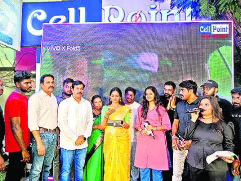 మార్కెట్‌లోకి వీవో ఎక్స్‌200ఎఫ్‌ఈ ఫోల్డ్‌ 5 స్మార్ట్‌ఫో