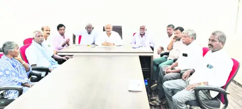 రూ.100 కోట్ల పంట రుణాలు 
