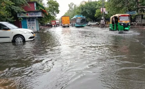 Heavy Rain Lashes Delhi NCR Waterlogging12