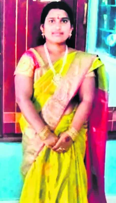బ్యాంకుకు వెళ్లి వస్తానని వివాహిత అదృశ్యం 