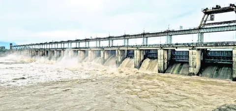 తాలిపేరు.. వరద జోరు