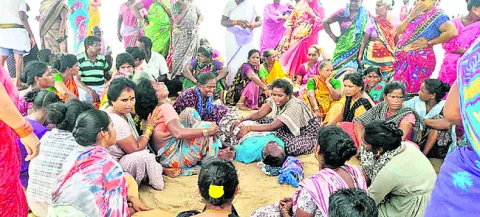 పడవ బోల్తాపడి మత్స్యకారుడు మృతి 