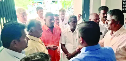 సంతకాల కోసమే పనికొస్తామా? 