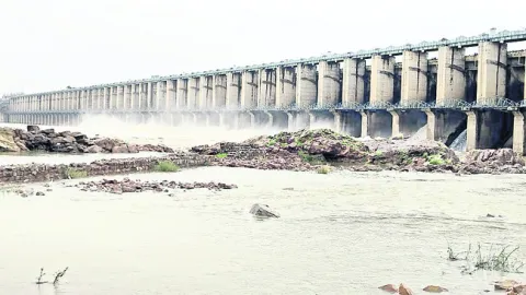 జూరాలకు నిలకడగా వరద 