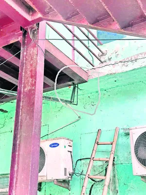 ఆక్సిజన్‌ లీక్‌తో గందరగోళం