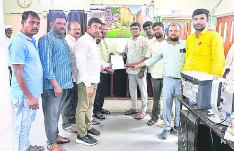 పీఆర్సీ అమలు చేయాలి: టీపీటీఎఫ్‌